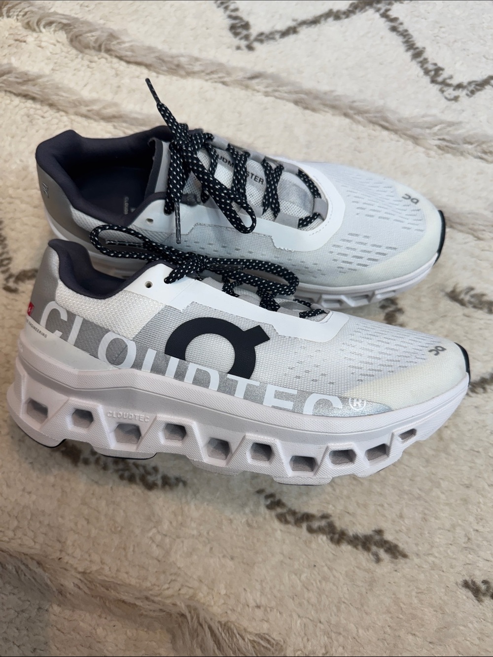 On Cloudmonster Running  Sneakers